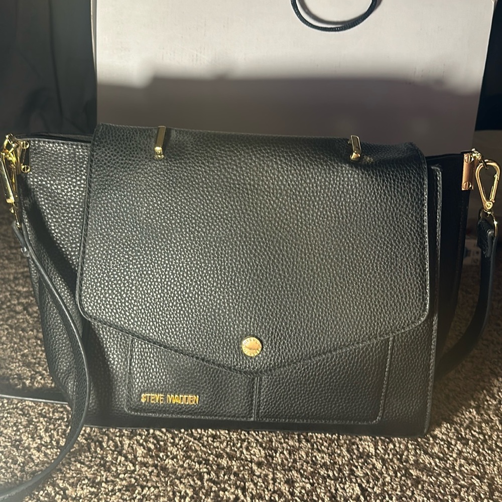 Steve Madden cross body bag, normal wear and tear. Very roomy.